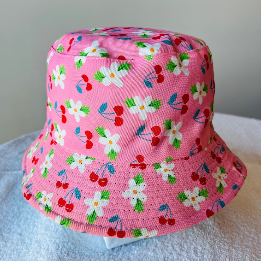 Cherry / Daisy Bucket Hat 🔥